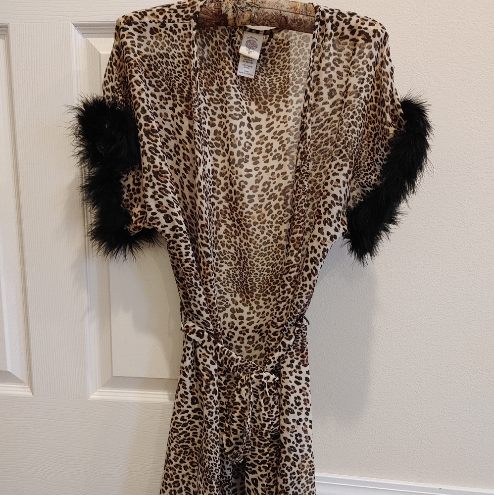 ✨️In Bloom Leopard Print Robe - Picture 4 of 14